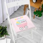 - Frm-4464-Gorsel-2 - Realhomes Pembe Zeminli Bebek Arabası Temalı Özel Tasarımlı Dijital Baskılı Çocuk Odası Fermuarlı Sandalye Minderi Realhomes