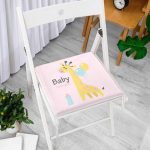 - Frm-4475-Gorsel-2 - Realhomes Pembe Zeminde Balon ve Zürafa Desenli Özel Tasarım Bebek Odası Fermuarlı Sandalye Minderi Realhomes