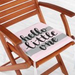 - Frm-4487-Gorsel-1 - Realhomes Gri Pembe Hello Little One Yazılı Özel Tasarımlı Dijital Baskılı Çocuk Odası Fermuarlı Sandalye Minderi Realhomes