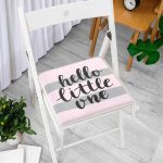 - Frm-4487-Gorsel-2 - Realhomes Gri Pembe Hello Little One Yazılı Özel Tasarımlı Dijital Baskılı Çocuk Odası Fermuarlı Sandalye Minderi Realhomes