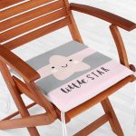 - Frm-4501-Gorsel-1 - Realhomes Little Star Yazılı Yıldız Desenli Özel Tasarımlı Dijital Baskılı Çocuk Odası Fermuarlı Sandalye Minderi Realhomes