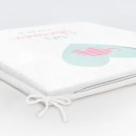 - Frm-4532-Gorsel-5 - Realhomes Beyaz Zemin Let's Shower Yazılı Özel Tasarımlı Dijital Baskılı Çocuk Odası Fermuarlı Sandalye Minderi Realhomes