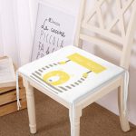 - Frm-4582-Gorsel - Realhomes Beyaz Zeminde Ayıcık Motifli Dijital Baskılı Modern Fermuarlı Sandalye Minderi Realhomes