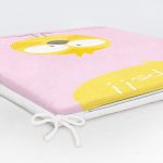 Pembe Zeminde Sarı Kuş Motifli Dijital Baskılı Çocuk Odası Fermuarlı Sandalye Minderi Realhomes