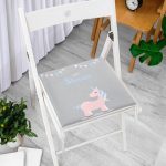 - Frm-4633-Gorsel-2 - Realhomes Gri Zemin Baby Shower Yazılı Unicorn Desenli Dijital Baskılı Çocuk Odası Fermuarlı Sandalye Minderi Realhomes