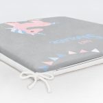 - Frm-4633-Gorsel-5 - Realhomes Gri Zemin Baby Shower Yazılı Unicorn Desenli Dijital Baskılı Çocuk Odası Fermuarlı Sandalye Minderi Realhomes