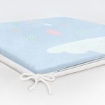 - Frm-4724-Gorsel-5 - Realhomes Mavi Zeminde Bulut Desenli Özel Tasarımlı Dijital Baskılı Çocuk Odası Fermuarlı Sandalye Minderi Realhomes