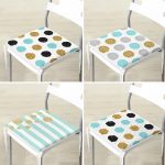 4'lü Beyaz Zemin Üzerinde Gold Detaylı Geometrik Desenli Modern Fermuarlı Sandalye Minderi Seti Realhomes