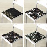 - RealHomes Fermuarlı Sandalye Minderi - Realhomes 4'lü Siyah Zemin Üzerinde Çiçek Desenli Modern Fermuarlı Sandalye Minderi Seti Realhomes