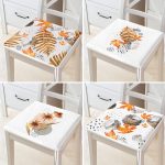 - RealHomes Fermuarlı Sandalye Minderi - Realhomes  4'lü Beyaz Zemin Üzerinde Kurumuş Yaprak Ve Çiçek Tasarımlı Modern Dijital Baskılı Fermuarlı Sandalye Minderi Seti Realhomes