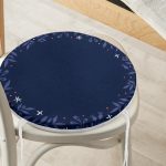 Lacivert Zeminli Çiçek Çerçeveli Dijital Baskılı Yuvarlak Fermuarlı Sandalye Minderi Realhomes