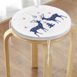 - RealHomes Yuvarlak Fermuarlı Minder - Realhomes  Mery Christmas Geyik Tasarımlı Dijital Baskılı Yuvarlak Fermuarlı Sandalye Minderi Realhomes