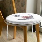 Beyaz Zeminde Sade Çapa Tasarımlı Dijital Baskılı Yuvarlak Fermuarlı Sandalye Minderi Realhomes