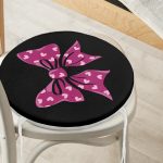 - RealHomes Yuvarlak Fermuarlı Minder - Realhomes  Siyah Zemin Pembe Kurdele Tasarımlı Dijital Baskılı Yuvarlak Fermuarlı Sandalye Minderi Realhomes