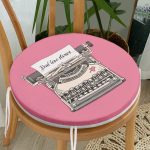 - RealHomes Yuvarlak Fermuarlı Minder - Realhomes Pembe Zemin Daktilo Tasarımlı Dijital Baskılı Modern Yuvarlak Fermuarlı Sandalye Minderi Realhomes