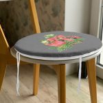 - RealHomes Yuvarlak Fermuarlı Minder - Realhomes  Gri Zemin Çam Yapraklı Mum Tasarımlı Dijital Baskılı Yuvarlak Fermuarlı Sandalye Minderi Realhomes