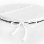 - RealHomes Yuvarlak Fermuarlı Minder - Realhomes  Gri Zemin Çam Yapraklı Mum Tasarımlı Dijital Baskılı Yuvarlak Fermuarlı Sandalye Minderi Realhomes