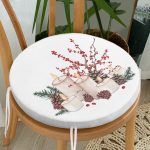 - RealHomes Yuvarlak Fermuarlı Minder - Realhomes  Mum & Kozalak Tasarımlı Christmas Temalı Dijital Baskılı Yuvarlak Fermuarlı Sandalye Minderi Realhomes