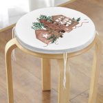 - RealHomes Yuvarlak Fermuarlı Minder - Realhomes  Ahşap Çam Ağacı Tasarımlı Dijital Baskılı Modern Yuvarlak Fermuarlı Sandalye Minderi Realhomes