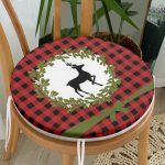 - RealHomes Yuvarlak Fermuarlı Minder - Realhomes  Ekose Zemin Çelenkli Geyik Motifli Dijital Baskılı Modern Yuvarlak Fermuarlı Sandalye Minderi Realhomes