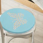 - RealHomes Yuvarlak Fermuarlı Minder - Realhomes Mavi Zemin Papatyadan Kelebek Tasarımlı Dijital Baskılı Modern Yuvarlak Fermuarlı Sandalye Minderi Realhomes