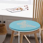 - RealHomes Yuvarlak Fermuarlı Minder - Realhomes Mavi Zemin Papatyadan Kelebek Tasarımlı Dijital Baskılı Modern Yuvarlak Fermuarlı Sandalye Minderi Realhomes