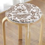 Karakalem Çiçek & Kelebek Desenli Dijital Baskılı Yuvarlak Fermuarlı Sandalye Minderi Realhomes