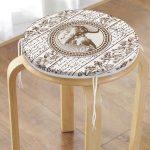 - RealHomes Yuvarlak Fermuarlı Minder - Realhomes Karakalem Çiçek & Yazı & Portre Desenli Dijital Baskılı Modern Yuvarlak Fermuarlı Sandalye Minderi Realhomes