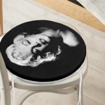 - RealHomes Yuvarlak Fermuarlı Minder - Realhomes Marilyn Monroe Resimli Dijital Baskılı Yuvarlak Fermuarlı Sandalye Minderi Realhomes