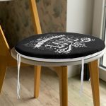 - RealHomes Yuvarlak Fermuarlı Minder - Realhomes  Siyah Love Dijital Baskılı Yuvarlak Fermuarlı Sandalye Minderi Realhomes