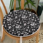 - RealHomes Yuvarlak Fermuarlı Minder - Realhomes  Siyah Zeminde Beyaz Çiçekler Dijital Baskılı Yuvarlak Fermuarlı Sandalye Minderi Realhomes