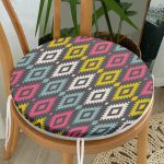 - RealHomes Yuvarlak Fermuarlı Minder - Realhomes  Renkli Geometrik Desenli Dijital Baskılı Yuvarlak Fermuarlı Sandalye Minderi Realhomes