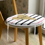 - RealHomes Yuvarlak Fermuarlı Minder - Realhomes  Love Yaldızlı Kalp Desenli Dijital Baskılı Modern Yuvarlak Fermuarlı Sandalye Minderi Realhomes