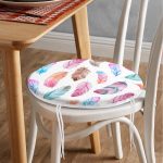 Realhomes Renkli Kuş Tüyleri Çizimli Dijital Baskılı Modern Yuvarlak Fermuarlı Sandalye Minderi Realhomes