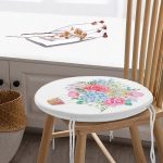 - RealHomes Yuvarlak Fermuarlı Minder - Realhomes Kurdele Motifli Karma Çiçek Dijital Baskılı Yuvarlak Fermuarlı Sandalye Minderi Realhomes