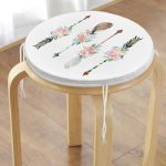 Çiçekli Mızrak Motifli Dijital Baskılı Yuvarlak Fermuarlı Sandalye Minderi Realhomes