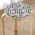 Kare Temalı Gül Çizimli Yuvarlak Fermuarlı Sandalye Minderi Realhomes