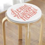 - RealHomes Yuvarlak Fermuarlı Minder - Realhomes Nar Renk Home Sweet Home Modern Dijital Baskılı Yuvarlak Fermuarlı Sandalye Minderi Realhomes