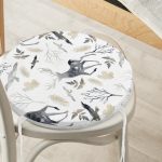 - RealHomes Yuvarlak Fermuarlı Minder - Realhomes Ekru Zeminli Geyik ve Yaprak Motifler Dijital Baskılı Yuvarlak Fermuarlı Sandalye Minderi Realhomes