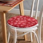 - RealHomes Yuvarlak Fermuarlı Minder - Realhomes Kırmızı Zeminde Kar Taneleri Yuvarlak Fermuarlı Sandalye Minderi Realhomes