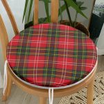 Kırmızı Zeminde Siyah Ekose Desenli Yuvarlak Fermuarlı Sandalye Minderi Realhomes