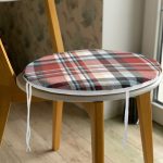 - RealHomes Yuvarlak Fermuarlı Minder - Realhomes  Kırmızı Siyah Beyaz Ekose Desenli Yuvarlak Fermuarlı Sandalye Minderi Realhomes