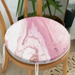 - RealHomes Yuvarlak Fermuarlı Minder - Realhomes Pembe Beyaz Mermer Desenli Dijital Baskılı Yuvarlak Fermuarlı Sandalye Minderi Realhomes