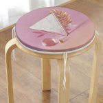 - RealHomes Yuvarlak Fermuarlı Minder - Realhomes Pembe Zeminli Üçgen Mermer Motifli Modern Yuvarlak Fermuarlı Sandalye Minderi Realhomes