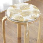 - RealHomes Yuvarlak Fermuarlı Minder - Realhomes Beyaz Zeminde Vizon Yapraklar Dijital Baskılı Yuvarlak Fermuarlı Sandalye Minderi Realhomes