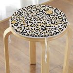 - RealHomes Yuvarlak Fermuarlı Minder - Realhomes  Zebra Desenli Altın Detaylı Modern Yuvarlak Fermuarlı Sandalye Minderi Realhomes