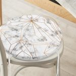 - RealHomes Yuvarlak Fermuarlı Minder - Realhomes  Mermer Zeminde Altın Geometrik Şekiller Özel Tasarımlı Yuvarlak Fermuarlı Sandalye Minderi Realhomes