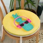 - RealHomes Yuvarlak Fermuarlı Minder - Realhomes  Sarı Zeminli Ananas Detaylı Modern Yuvarlak Fermuarlı Sandalye Minderi Realhomes