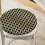 - RealHomes Yuvarlak Fermuarlı Minder - Realhomes  Siyah Zeminde Gold Geometrik Desenli Yuvarlak Fermuarlı Sandalye Minderi Realhomes