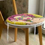 - RealHomes Yuvarlak Fermuarlı Minder - Realhomes Sarı Zeminli Pop Art Girl Desenli Yuvarlak Fermuarlı Sandalye Minderi Realhomes